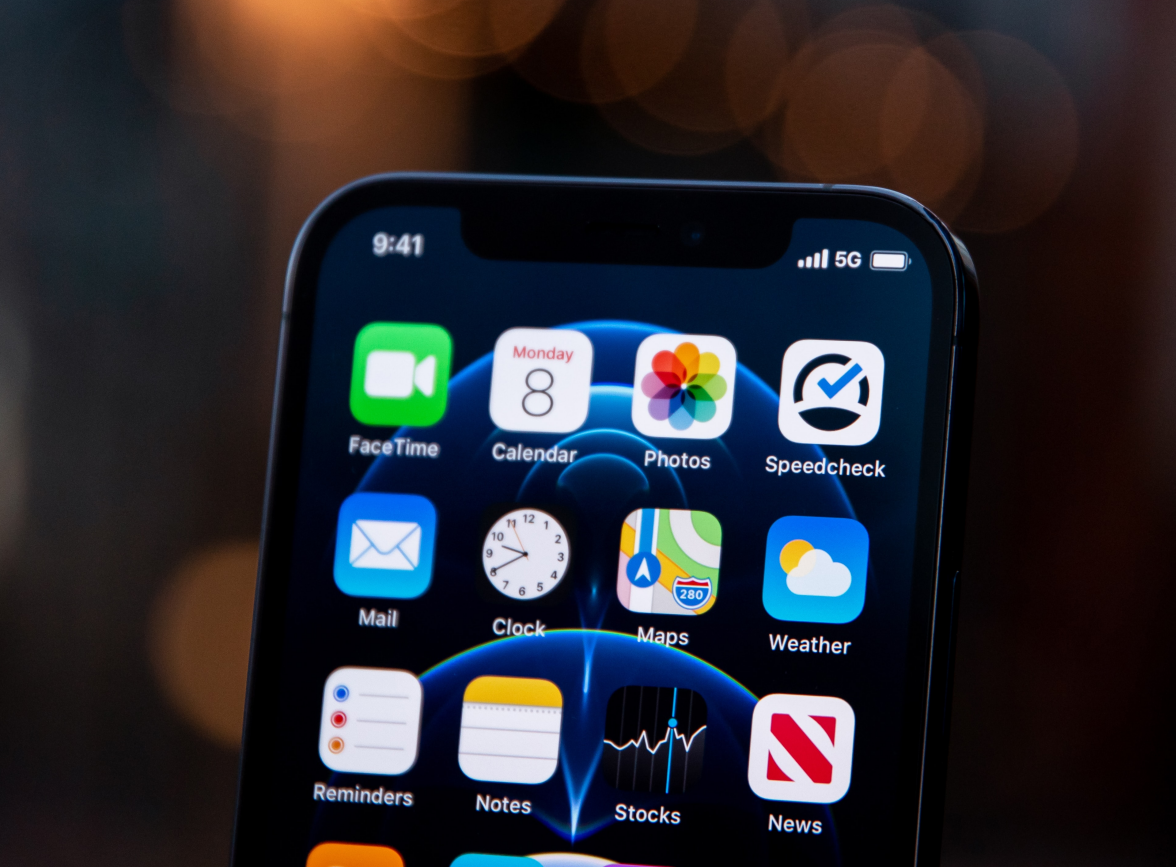 东阁镇苹果手机维修分享为什么 iPhone 12 在冬季会自动关机 