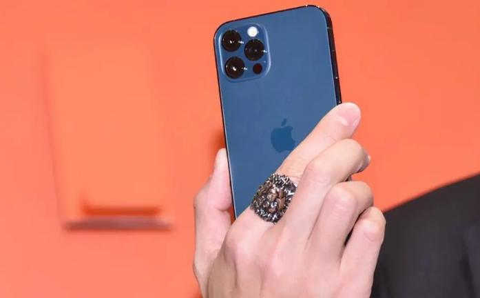东阁镇苹果手机维修分享iPhone12系列重启方法教程 